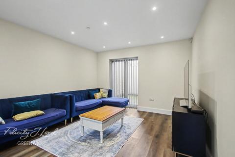 5 bedroom detached house to rent, Davison Close, Greenwich