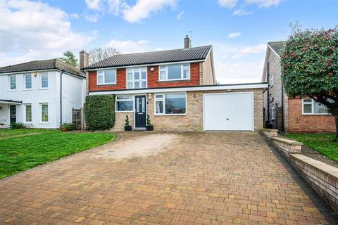 4 bedroom detached house for sale, Mospey Crescent, Epsom