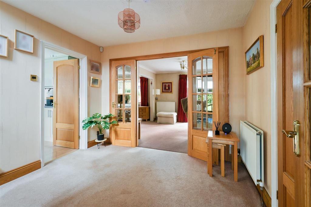 Mospey crescent