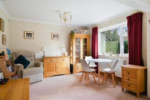 4 bedroom detached house for sale, Mospey Crescent, Epsom