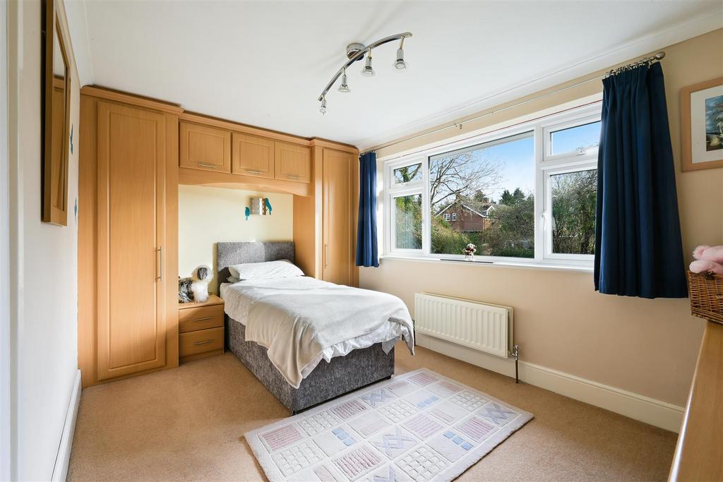 Mospey crescent