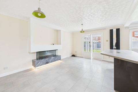 3 bedroom detached house for sale, Howdale Road, Sutton, Hull, HU8 9UU