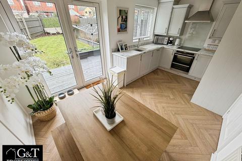 3 bedroom end of terrace house for sale, Daphne Pool Close, Netherton, Dudley