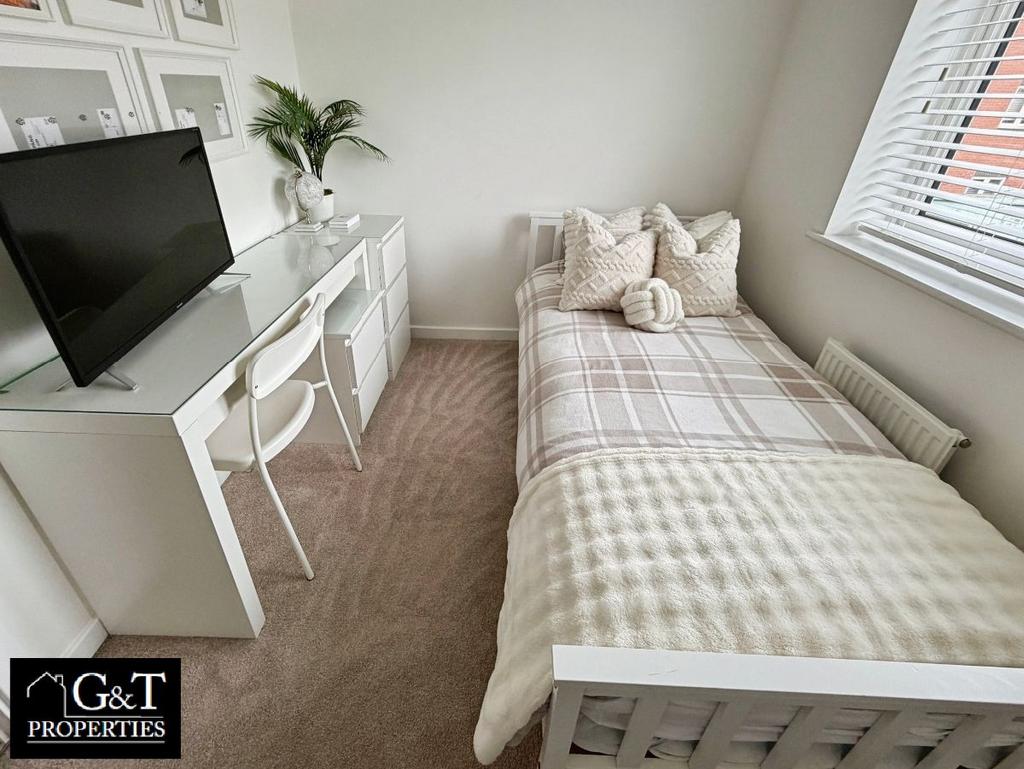 Second bedroom