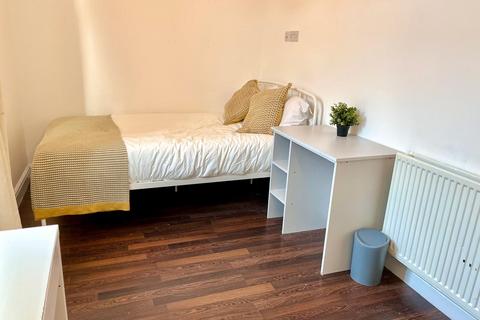 6 bedroom house share to rent, Fleeson Street, Manchester,