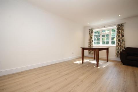 undefined, Chesham Mews, Chesham Road