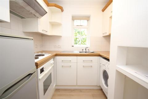 undefined, Chesham Mews, Chesham Road