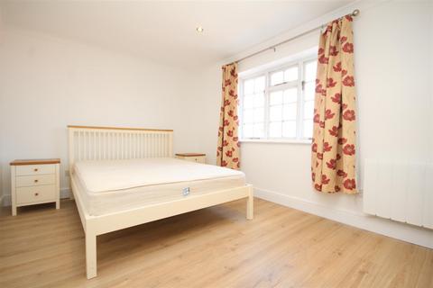 undefined, Chesham Mews, Chesham Road