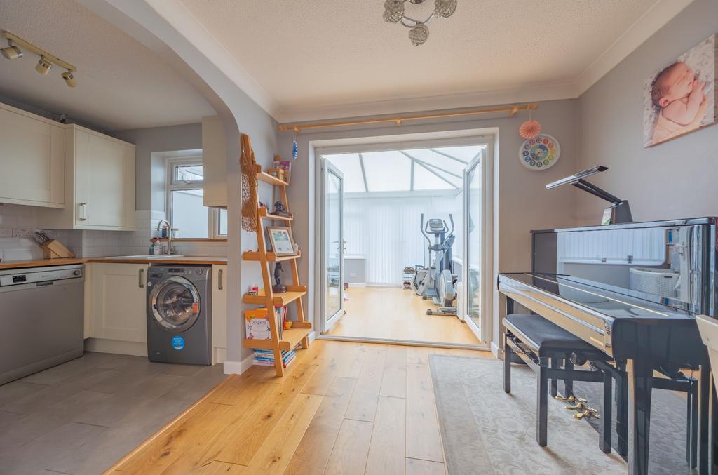 Ewemove Taunton Lynor Close (9)