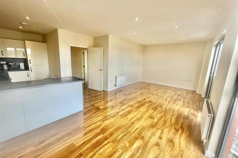 2 bedroom apartment to rent, Imperial Drive, Harrow