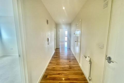 2 bedroom apartment to rent, Imperial Drive, Harrow