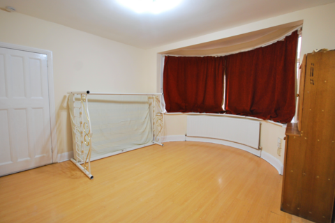 2 bedroom flat to rent, FLAT 1, 163 EALING ROAD