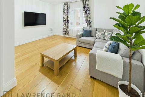 4 bedroom terraced house to rent, Rembrandt Way, Watford, WD18