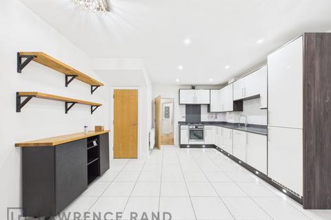 4 bedroom terraced house to rent, Rembrandt Way, Watford, WD18