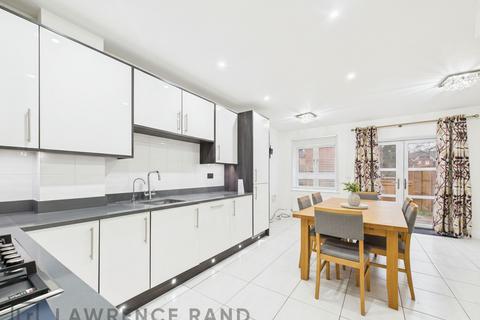 4 bedroom terraced house to rent, Rembrandt Way, Watford, WD18