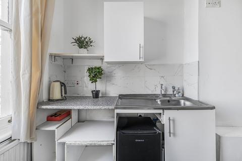 1 bedroom flat to rent, Castletown Road, London, W14