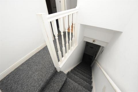 1 bedroom end of terrace house for sale, Ley Fleaks Road, Idle, Bradford