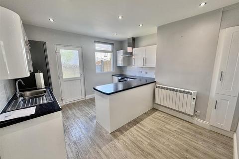 3 bedroom terraced house to rent, St Clement - REN003