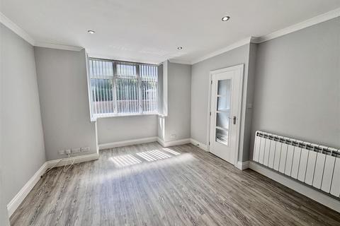 3 bedroom terraced house to rent, St Clement - REN003