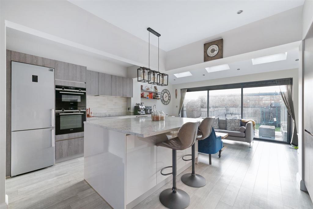 Kitchen & Living