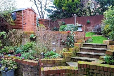 3 bedroom end of terrace house to rent, Polperro Close, Orpington BR6