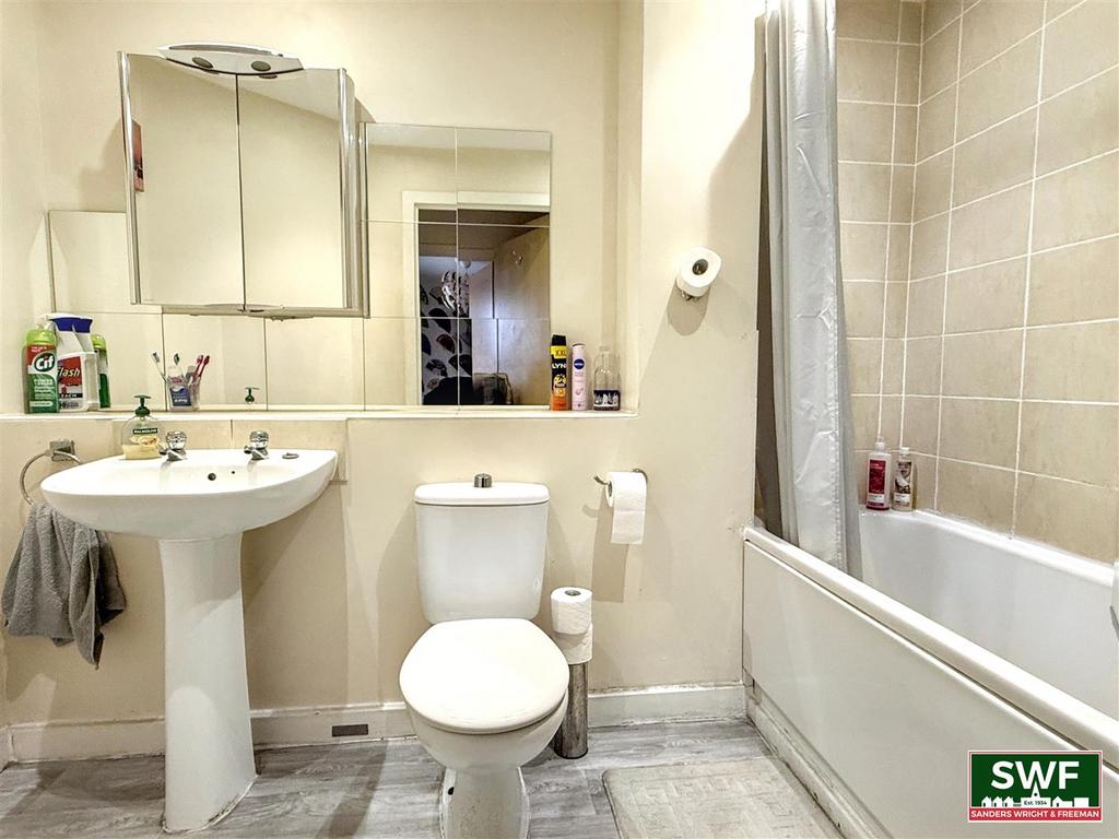 Use bathroom (35).jpg