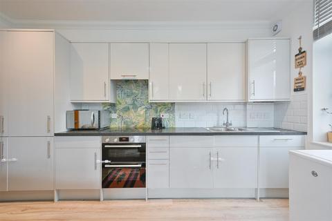 undefined, Honeywood Walk, Carshalton