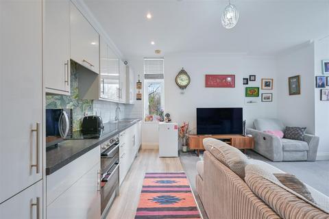 undefined, Honeywood Walk, Carshalton
