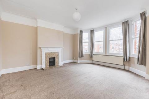 2 bedroom flat to rent, Bromley Road, Catford SE6