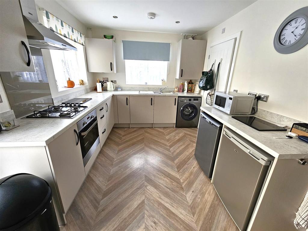 Kitchen (2).jpg