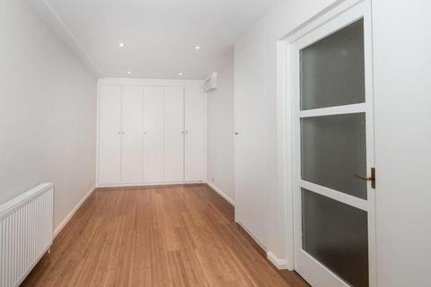 undefined, Richmond,  Surrey,  TW9
