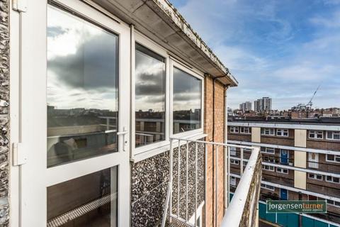 2 bedroom flat to rent, Scotts Road, Shepherds Bush, London, W12
