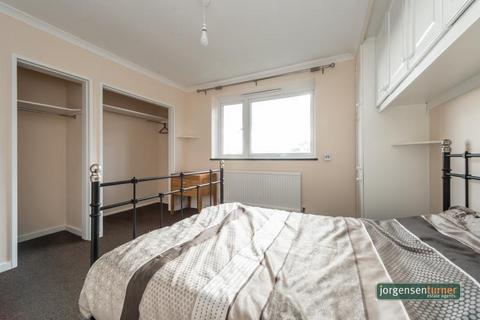 2 bedroom flat to rent, Scotts Road, Shepherds Bush, London, W12