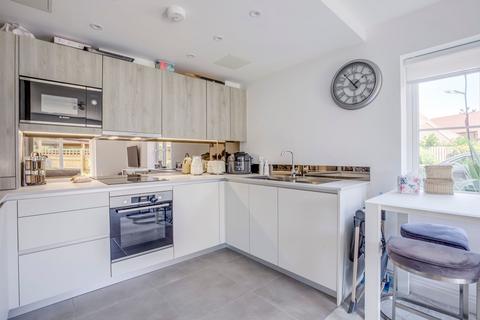 2 bedroom flat for sale, Aspen Road, High Wycombe, HP10