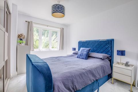 2 bedroom flat for sale, Aspen Road, High Wycombe, HP10