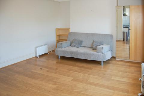Studio to rent, Ravenscourt Road,  Ravenscourt Park, W6