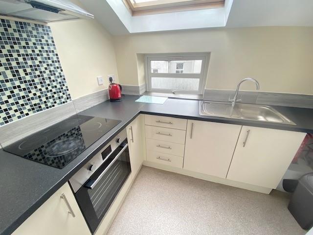 42a regent kitchen.jpg