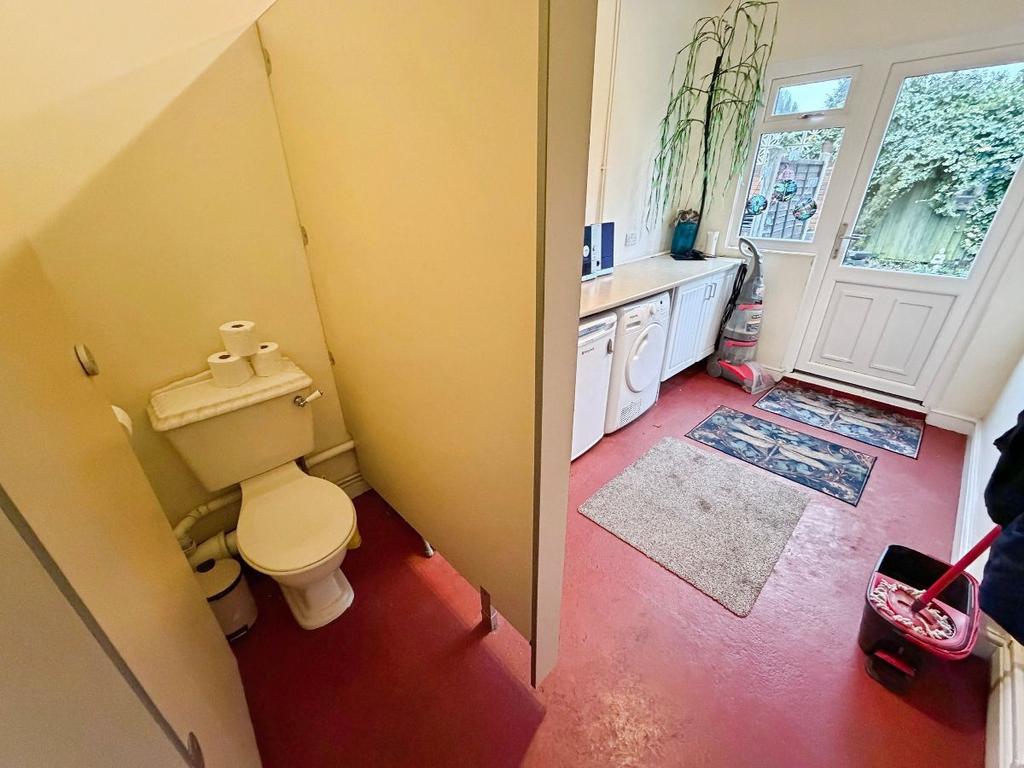 Downstairs wc