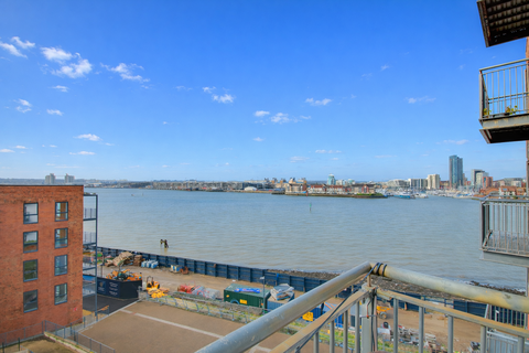 2 bedroom flat for sale, Denyer Walk, Woolston