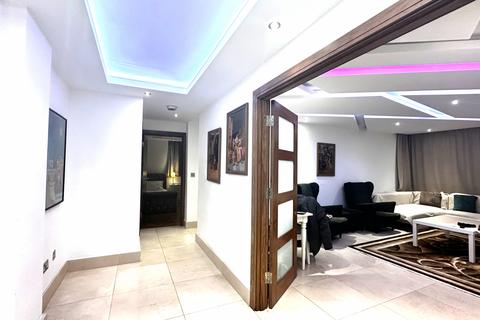 3 bedroom flat for sale, The Hyde Park Estates, W2