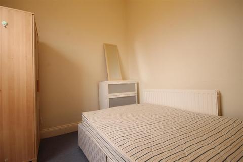 2 bedroom apartment to rent, Westgate Road, City Centre