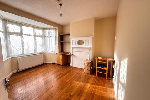 3 bedroom house to rent, Ridge Close, Colindale, NW9
