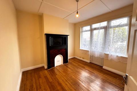 3 bedroom house to rent, Ridge Close, Colindale, NW9