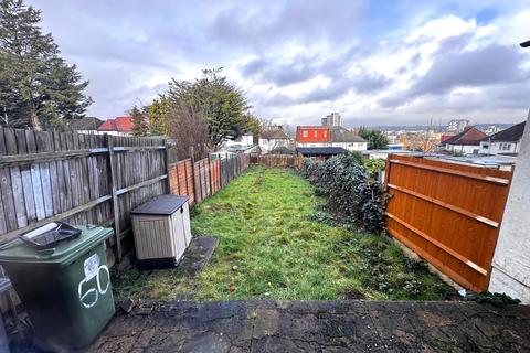 3 bedroom house to rent, Ridge Close, Colindale, NW9
