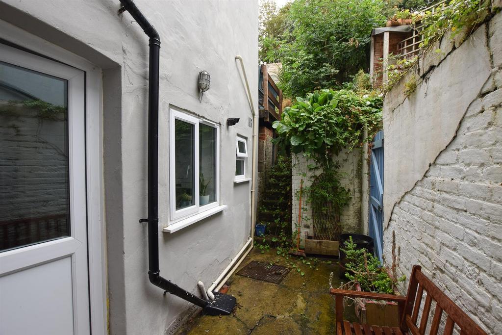 Courtyard garden