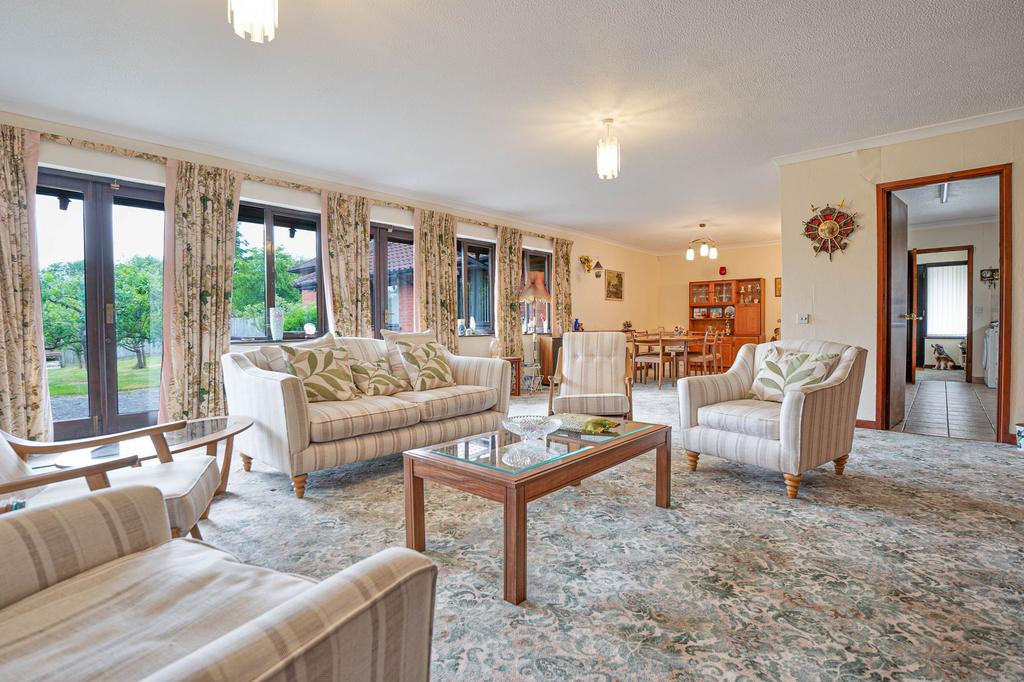 Lounge/Dining Room