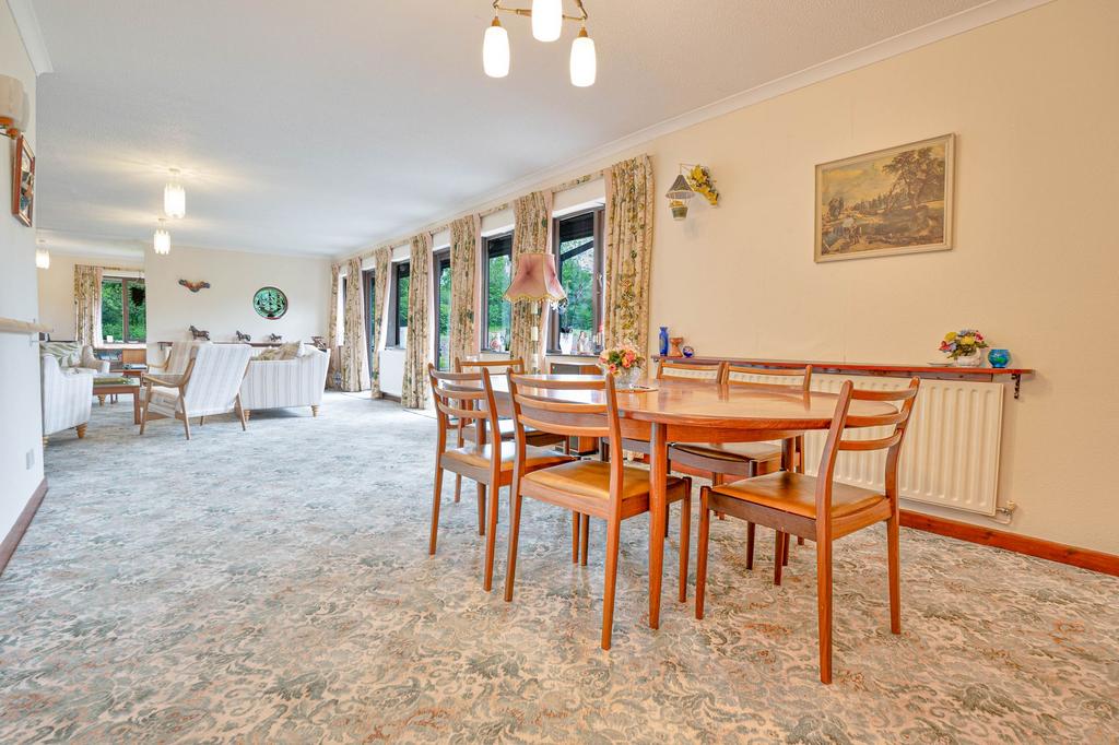 Lounge/Dining Room