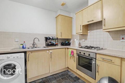 2 bedroom flat for sale, The Wickets, Luton