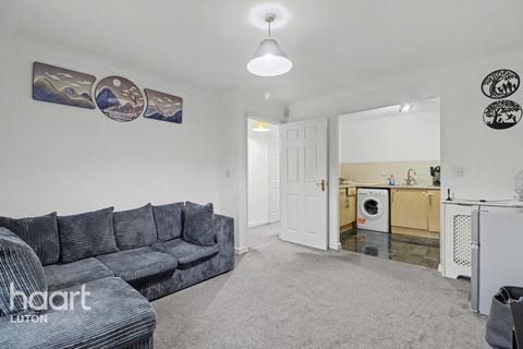 2 bedroom flat for sale, The Wickets, Luton