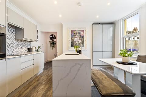 2 bedroom flat for sale, Pavilion Road, Worthing